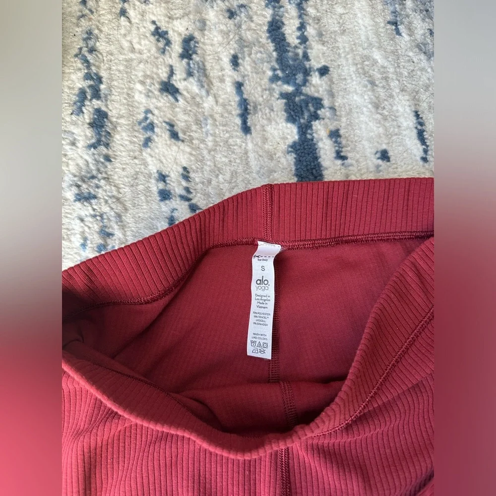ALO Yoga Ribbed Leggings in Deep Red